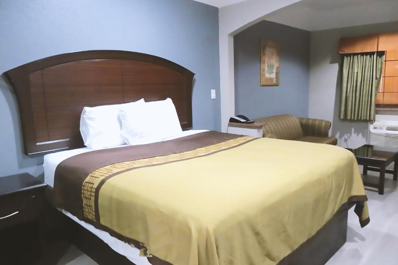 Blue Way Inn & Suites By Jasper Houston Buitenkant foto